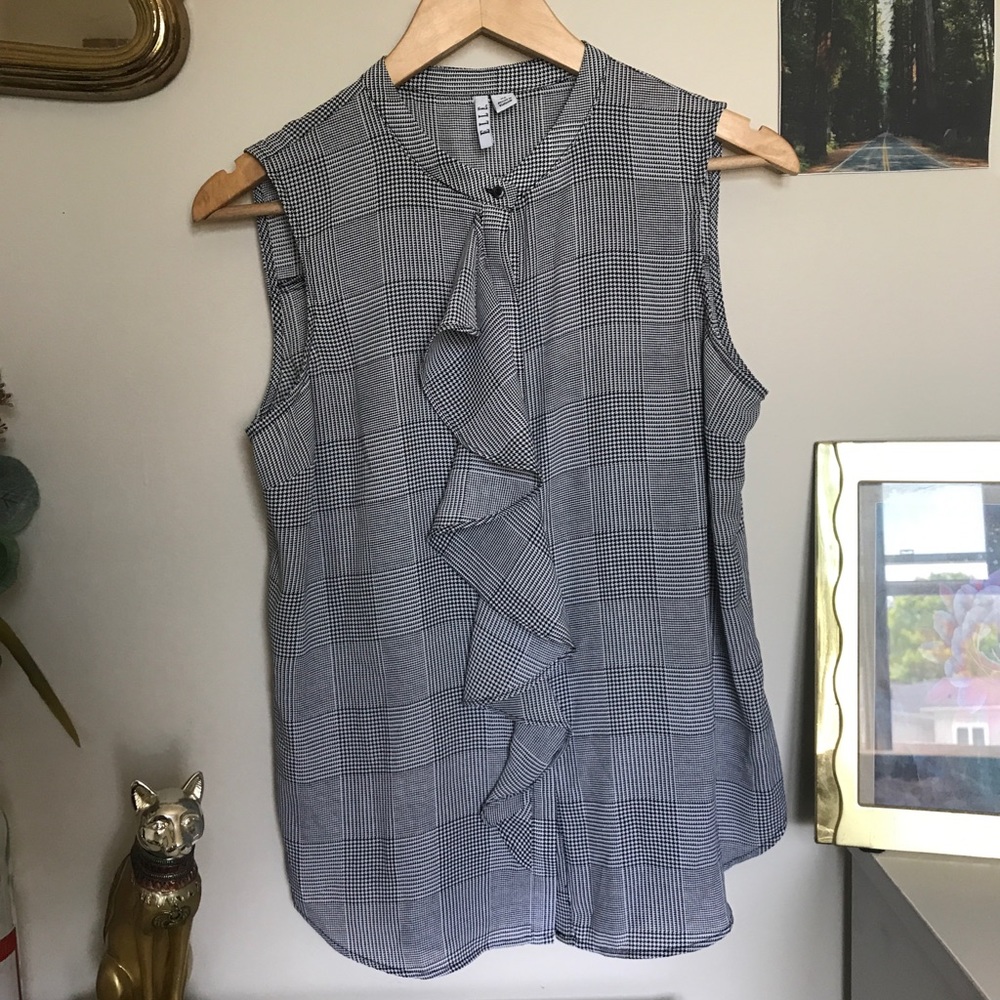 Ruffle button down tank top. - Picture 2 of 7